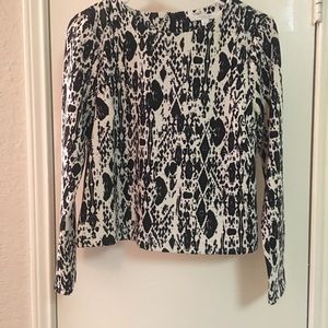 Long sleeve, short hem top!